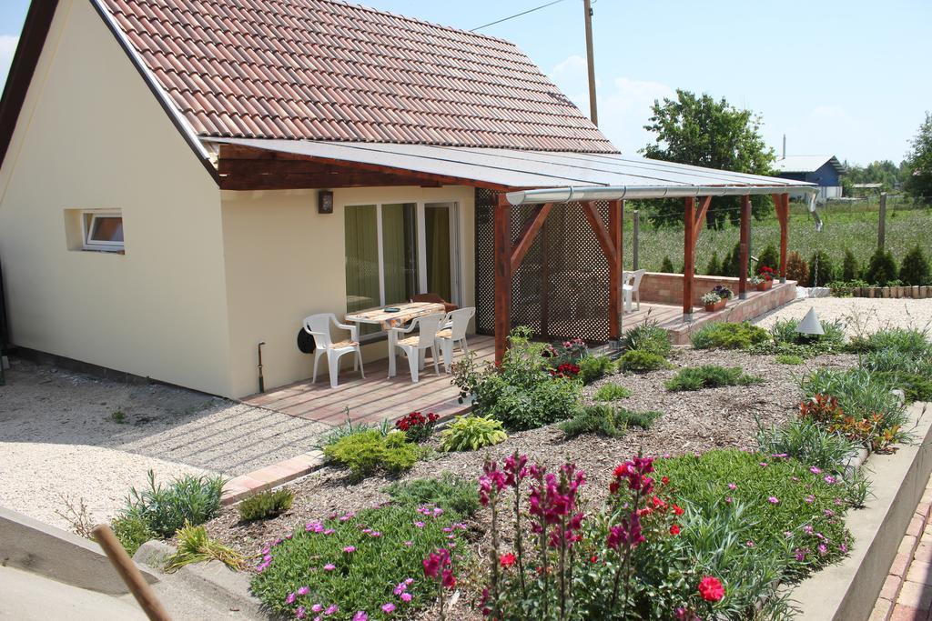 Szep Kert Vendeghaz Hotel Szekszard Exterior photo