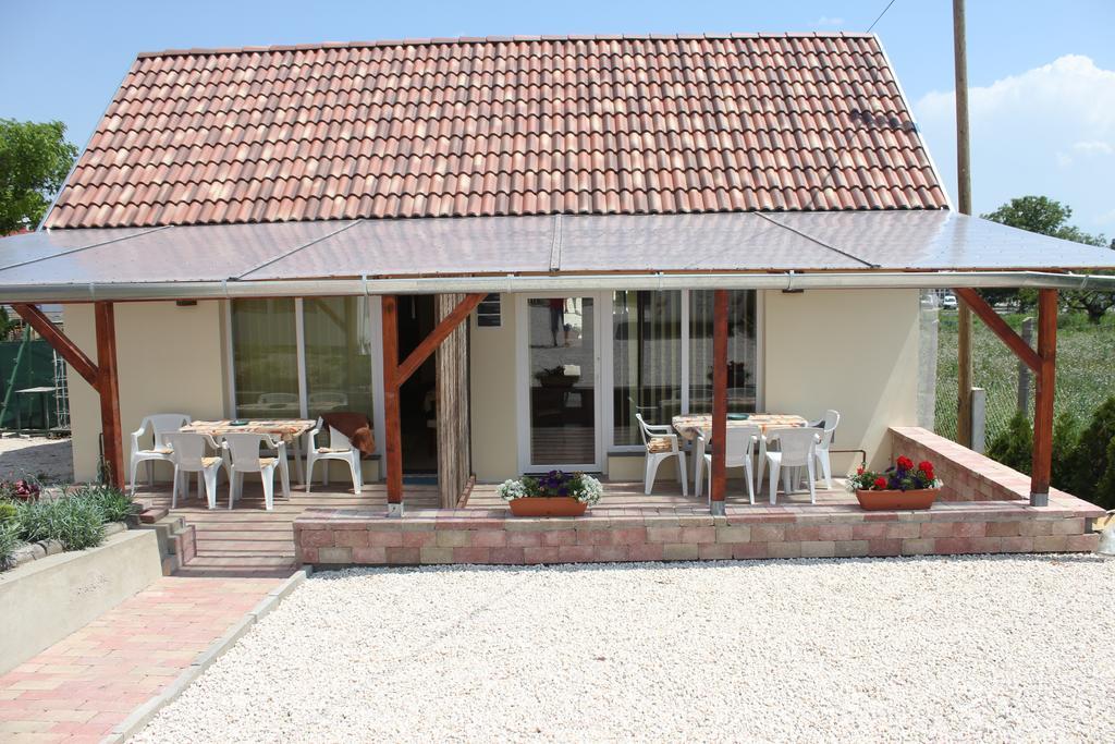 Szep Kert Vendeghaz Hotel Szekszard Exterior photo